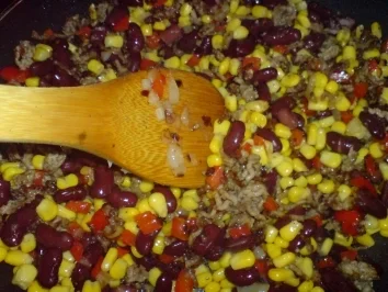 Rezept: Mexikanischer Auflauf Bild Nr. 3 Mexikanischer Auflauf - Rezept - Bild Nr. 3