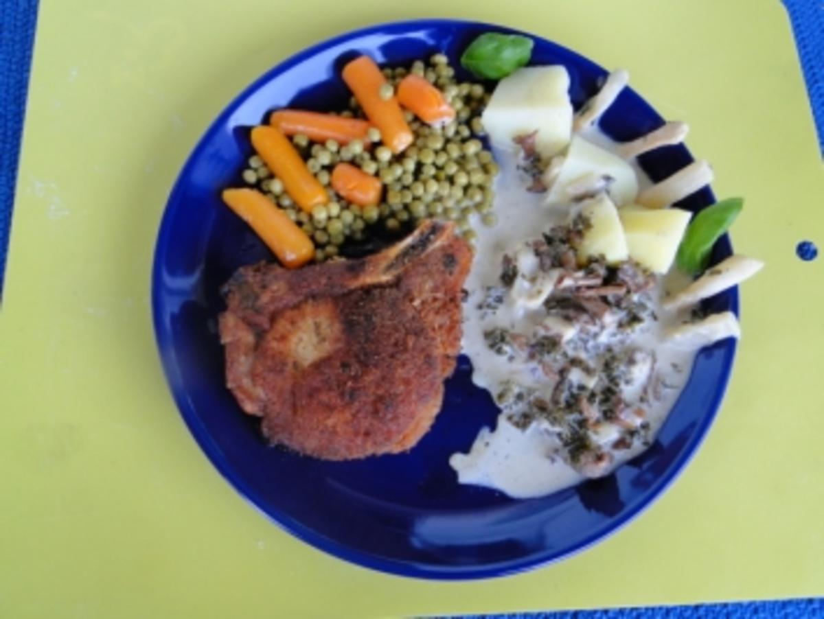 Rezept: Kottelet in Sahnesause mit Blauschimmelkäse z. B. Bavaria blue und Erbsen und Möhrchen Kottelet in Sahnesause mit Blauschimmelkäse z. B. Bavaria blue und Erbsen und Möhrchen - Rezept