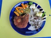 Rezept: Kottelet in Sahnesause mit Blauschimmelkรคse z. B. Bavaria blue und Erbsen und Mรถhrchen Kottelet in Sahnesause mit Blauschimmelkรคse z. B. Bavaria blue und Erbsen und Mรถhrchen - Rezept