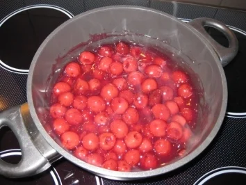 Rezept: Stracciatella-Kirsch-Torte... Bild Nr. 6 Stracciatella-Kirsch-Torte... - Rezept - Bild Nr. 6