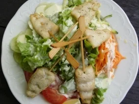 Sommersalat mit Fischspießchen - Rezept