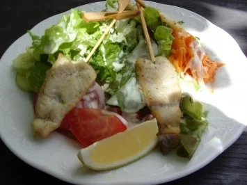 Sommersalat mit Fischspießchen - Rezept - Bild Nr. 2