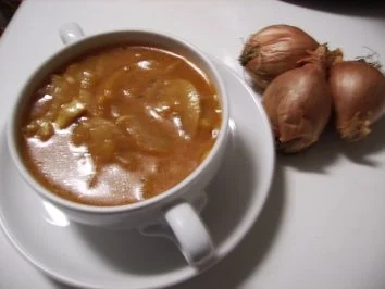 Zwiebelsuppe Bordelaise - Rezept