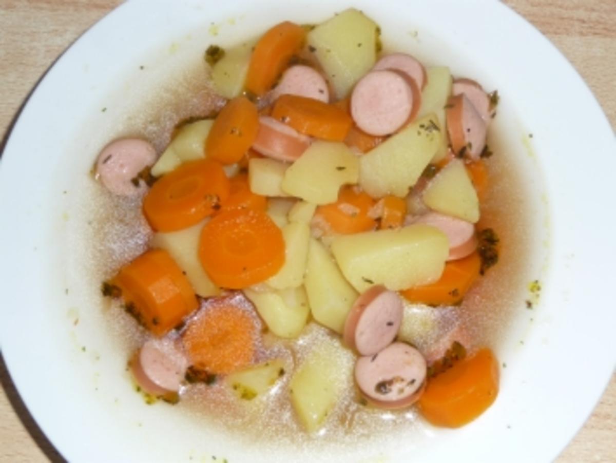 Kartoffelsuppe m. Karotten und Wiener Würstchen - Rezept - kochbar.de