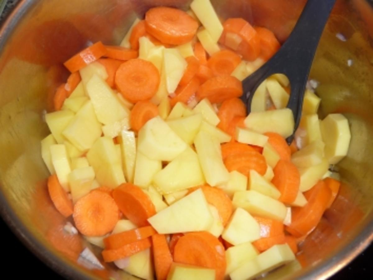 Kartoffelsuppe m. Karotten und Wiener Würstchen - Rezept - Bild Nr. 3