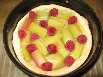 Rezept: Rhabarber Himbeer Kuchen für 20cm-Form Bild Nr. 2 Rhabarber Himbeer Kuchen für 20cm-Form - Rezept - Bild Nr. 2