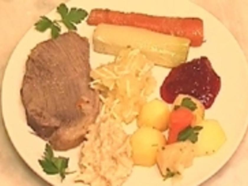 Tafelspitz mit Bouillon-Kartoffeln und warmer Meerrettichsoße - Rezept ...