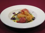 Tempura von Gambas und Erdbeeren mit Liebstöckel-Vinaigrette und Pflücksalat - Rezept