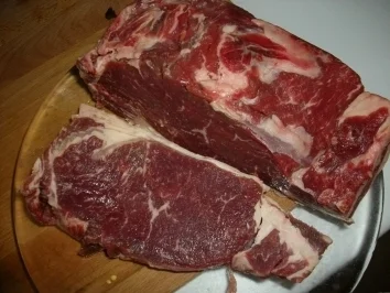 Rumpsteak mit Bratkartoffeln und buntem Salat - Rezept - Bild Nr. 2