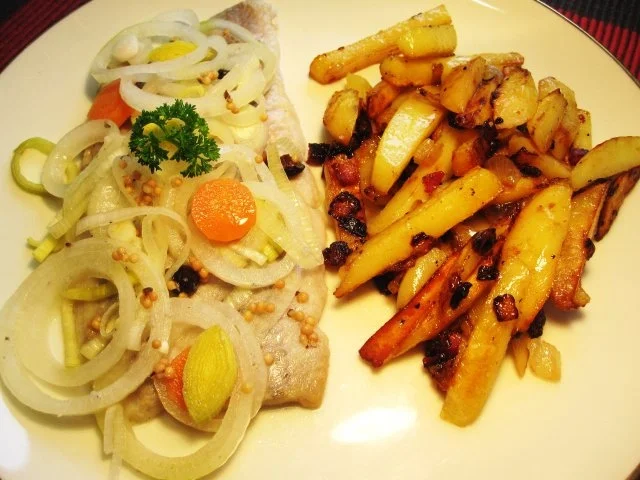 Rezept: Matjesfilets in klarer Zwiebelmarinade Matjesfilets in klarer Zwiebelmarinade - Rezept