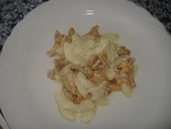 Rezept: Schmorgurken-Pfifferlingsragout Schmorgurken-Pfifferlingsragout - Rezept