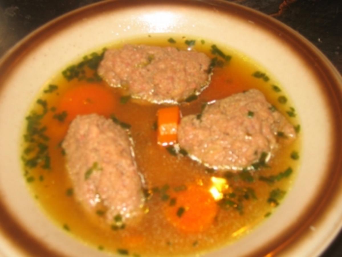 Suppe: Lisa's Leberknödelsuppe - Rezept