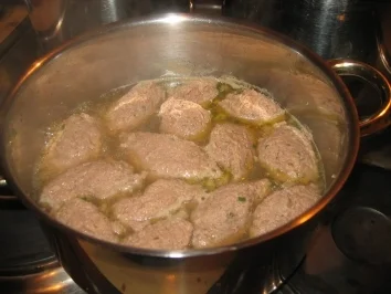 Rezept: Suppe: Lisa's Leberknödelsuppe Bild Nr. 2 Suppe: Lisa's Leberknödelsuppe - Rezept - Bild Nr. 2