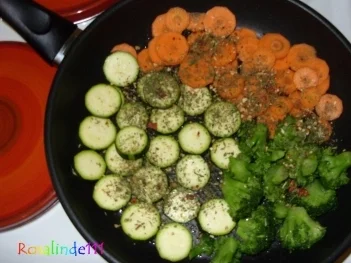 Linda´s Garnelen-Melonen-Spieße auf Gemüsebett - Rezept - Bild Nr. 3