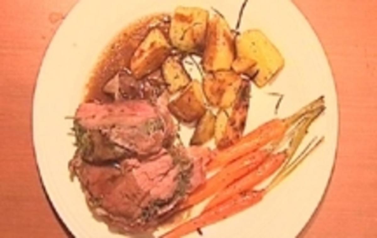 Roastbeef in einem Steinpilz-Schinken-Mantel mit Rosmarinkartoffeln - Rezept