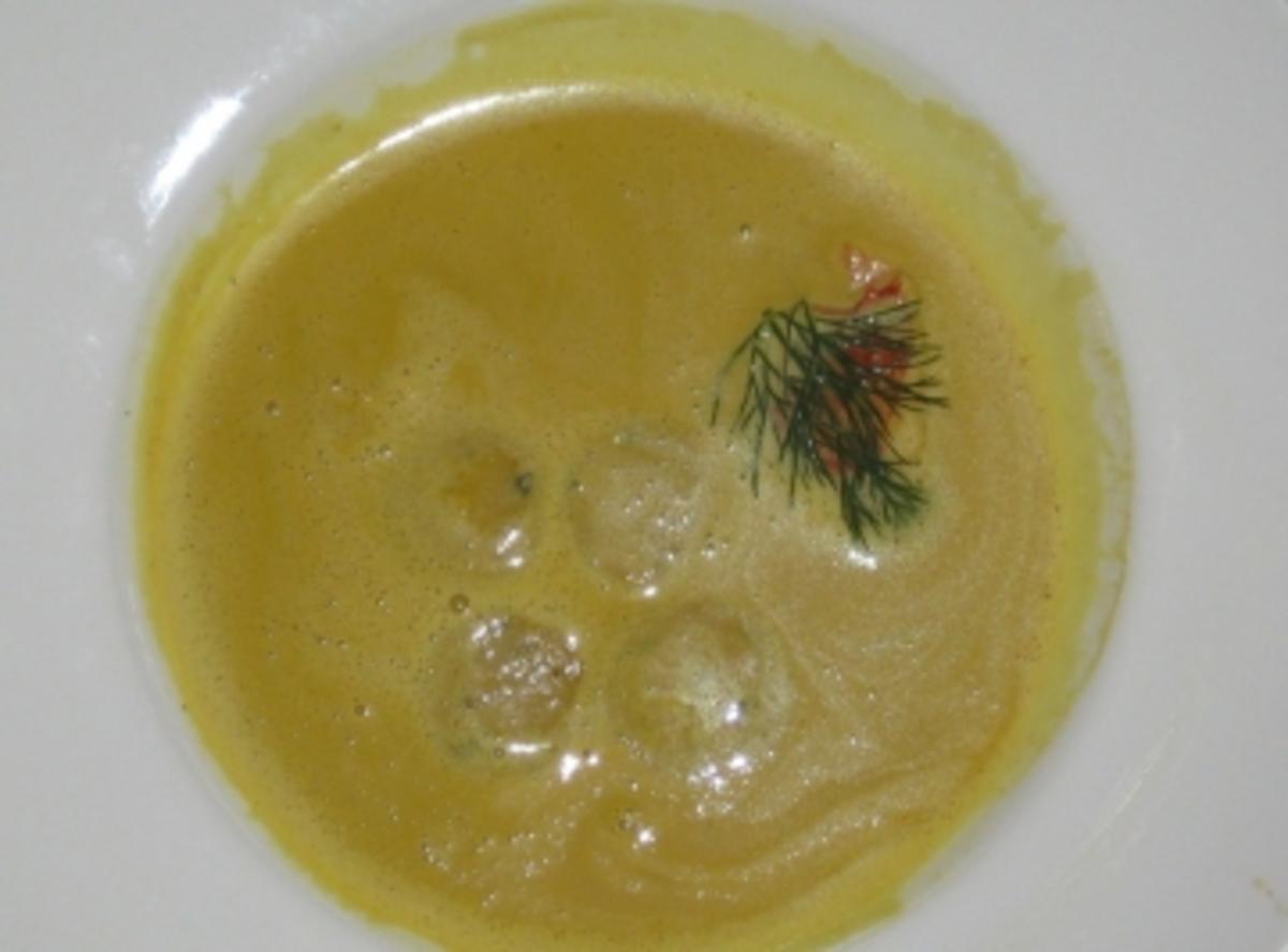 Currysuppe mit Hummer und Weißwurst - Rezept