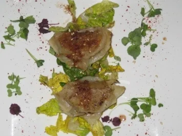 Mandu – Koreanische Teigtaschen mit Römersalatherzen, Kresse und Soja-Vinaigrette - Rezept