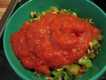 Rinderhacksteaks mit Gemüse-Käsehaube, überbacken - Rezept - Bild Nr. 5