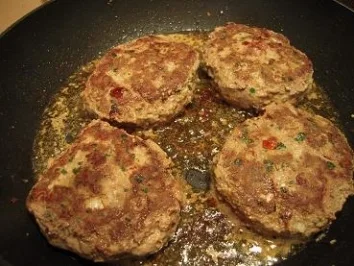 Rinderhacksteaks mit Gemüse-Käsehaube, überbacken - Rezept - Bild Nr. 7