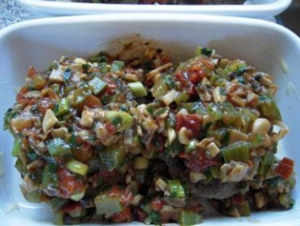 Rinderhacksteaks mit Gemüse-Käsehaube, überbacken - Rezept - kochbar.de