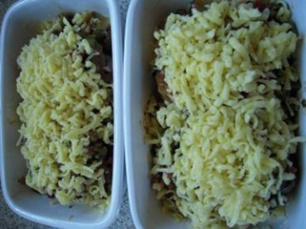 Rinderhacksteaks mit Gemüse-Käsehaube, überbacken - Rezept - kochbar.de