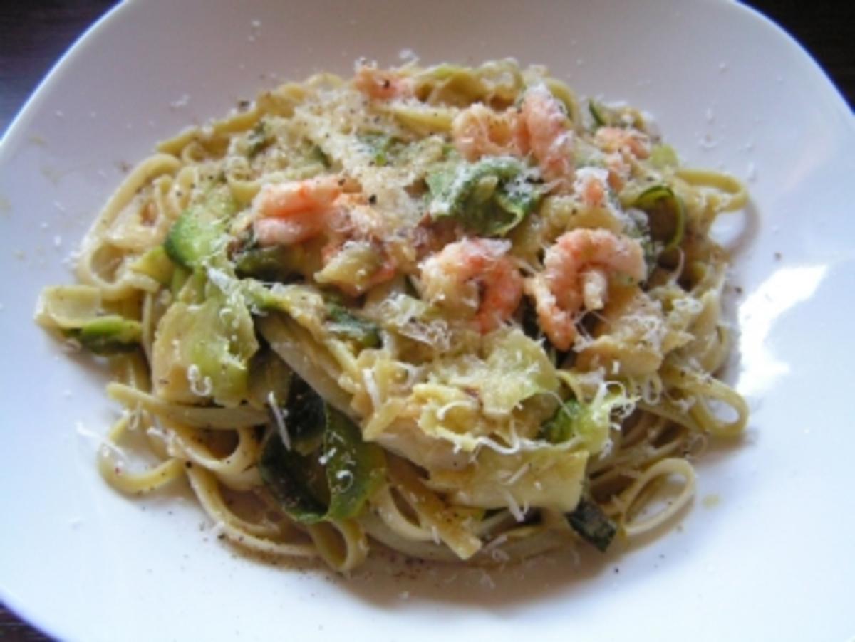 Zucchini- Spaghetti mit Flusskrebsen - Rezept - kochbar.de