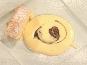 Biskuitrolle mit Durian und Tonkabohnen-Zabaione - Rezept