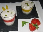 Kardamomcreme mit zweierlei Soßen von Mango und Erdbeere - Rezept