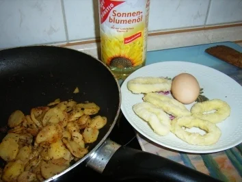 Rezept: Pfannengericht: Bratkartoffeln-Calamri-Pfanne Bild Nr. 2 Pfannengericht: Bratkartoffeln-Calamri-Pfanne - Rezept - Bild Nr. 2