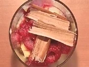 Himbeertrifle mit Vanillecreme und Schokoraspeln - Rezept