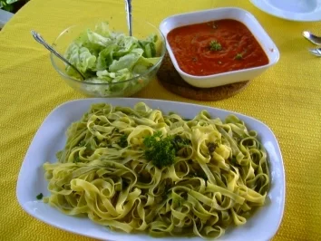 Rezept: Tagliatelle Tomate/Paprika Tagliatelle Tomate/Paprika - Rezept