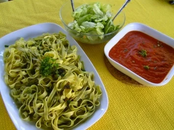 Rezept: Tagliatelle Tomate/Paprika Bild Nr. 2 Tagliatelle Tomate/Paprika - Rezept - Bild Nr. 2