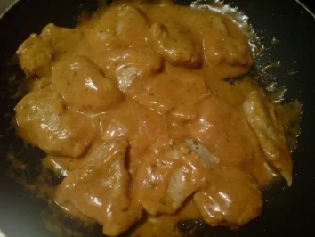 Putenstücke in pikanter Soße - Rezept