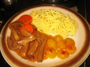 Fleisch: Pikantes Kalbsherz mit Rosinen an karamellisierten Mirabellen - Rezept