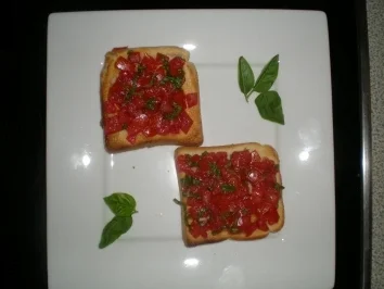 Rezept: Sommersnak mit Toast und Tomaten Sommersnak mit Toast und Tomaten - Rezept
