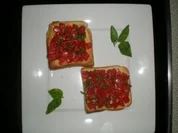 Sommersnak mit Toast und Tomaten - Rezept