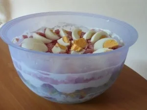 Rezept: Über-Nacht-Salat (Schichtsalat) Über-Nacht-Salat (Schichtsalat) - Rezept