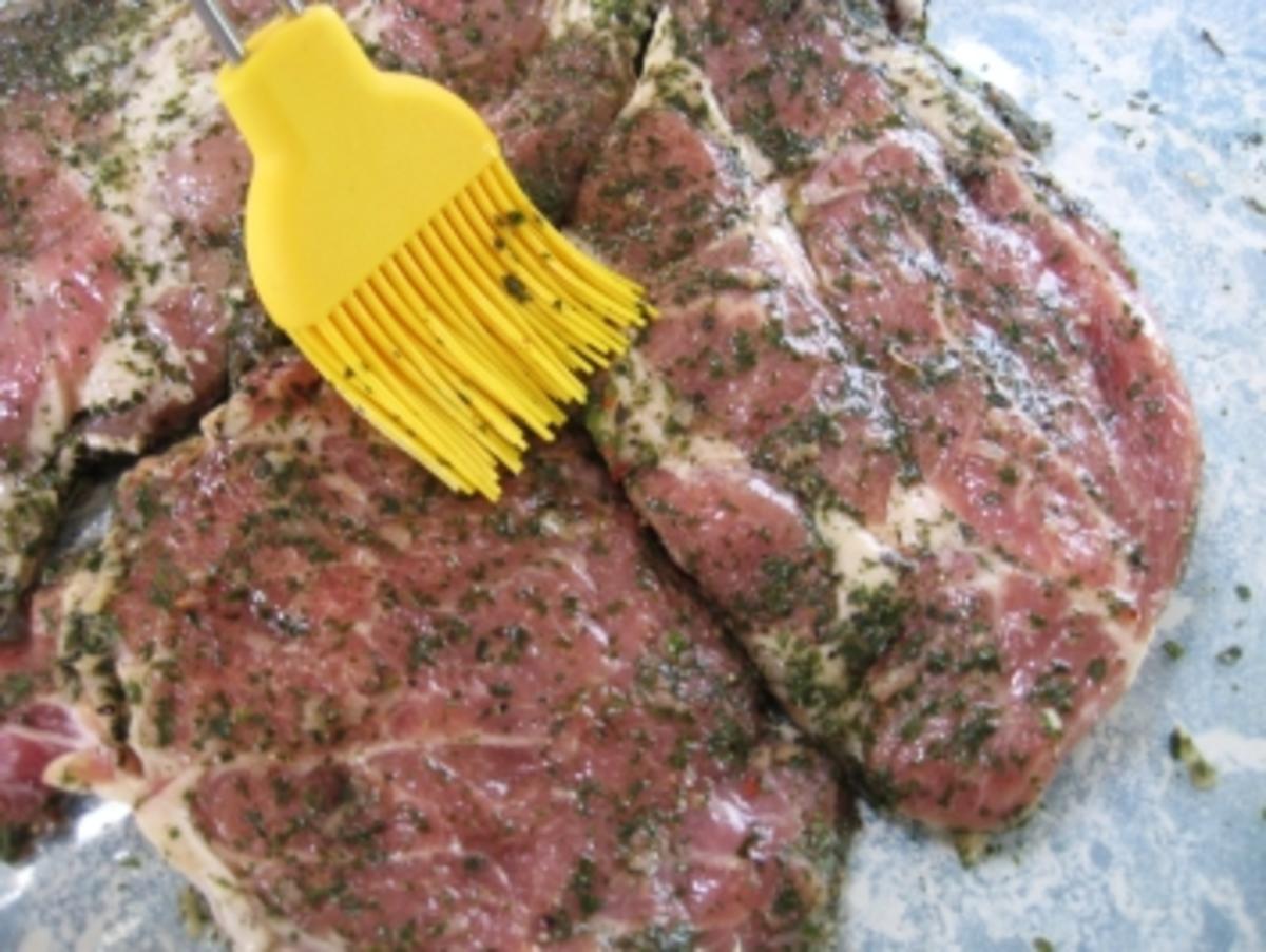 Gekräuterte Nackensteaks ... - Rezept - Bild Nr. 2