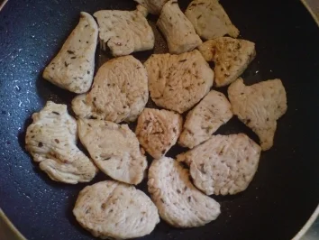 Rezept: Pasta mit Tomate-Mozzarella-Gemüsesoße Bild Nr. 4 Pasta mit Tomate-Mozzarella-Gemüsesoße - Rezept - Bild Nr. 4