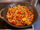 Nudel-Wurst-Pfanne mit Gemüse - Rezept