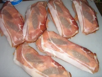 Rezept: Hähnchenbrustrolladen im Speckmantel überbacken Bild Nr. 7 Hähnchenbrustrolladen im Speckmantel überbacken - Rezept - Bild Nr. 7