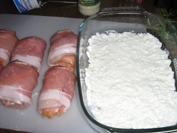 Rezept: Hähnchenbrustrolladen im Speckmantel überbacken Bild Nr. 8 Hähnchenbrustrolladen im Speckmantel überbacken - Rezept - Bild Nr. 8