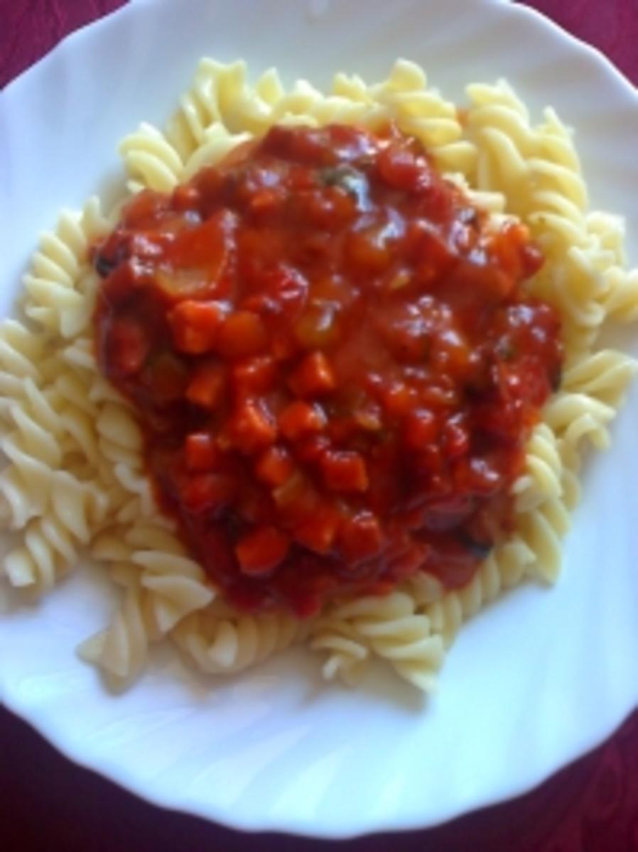 Spirelli und Tomatensoße - Rezept