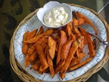 Rezept: Yamswurzel Frittes mit Thymian Aiioli Bild Nr. 2 Yamswurzel Frittes mit Thymian Aiioli - Rezept - Bild Nr. 2