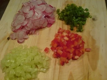 Rezept: Salat "Radieschen-Gurken-Salat" Bild Nr. 2 Salat "Radieschen-Gurken-Salat" - Rezept - Bild Nr. 2