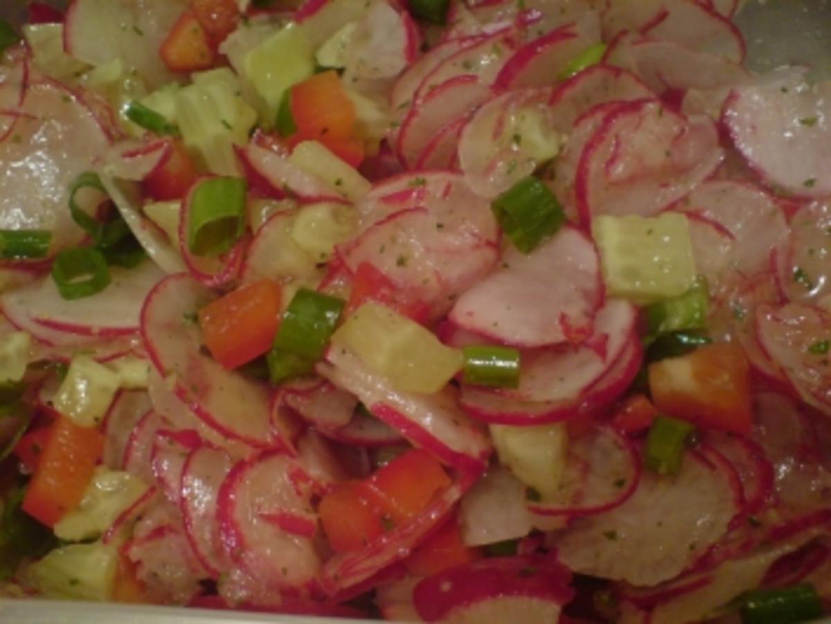 Salat "Radieschen-Gurken-Salat" - Rezept