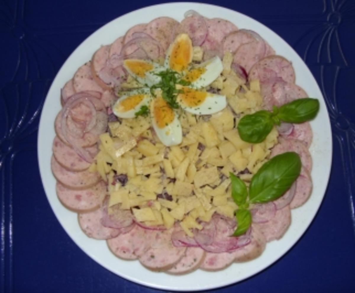 Wurstsalat mit Roter Beete und Käse - Rezept