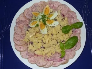 Rezept: Wurstsalat mit Roter Beete und Käse Wurstsalat mit Roter Beete und Käse - Rezept