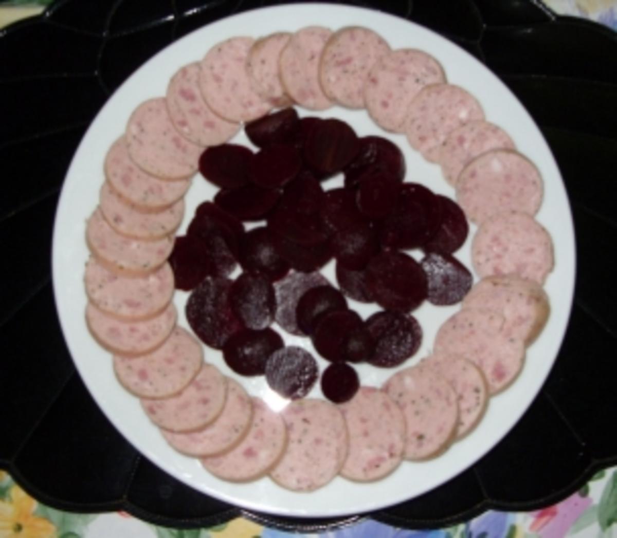 Wurstsalat mit Roter Beete und Käse - Rezept - Bild Nr. 2