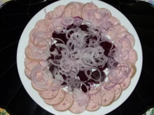 Rezept: Wurstsalat mit Roter Beete und Käse Bild Nr. 3 Wurstsalat mit Roter Beete und Käse - Rezept - Bild Nr. 3